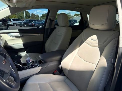 Used 2020 Cadillac XT5 Premium Luxury FWD image 9