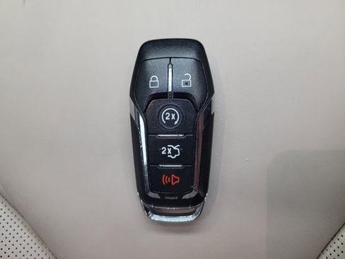 Used 2017 Lincoln MKX Select w/ Cargo Utility Package FWD image 32