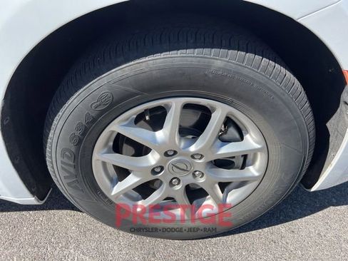 Used 2024 Chrysler Pacifica Touring-L image 15