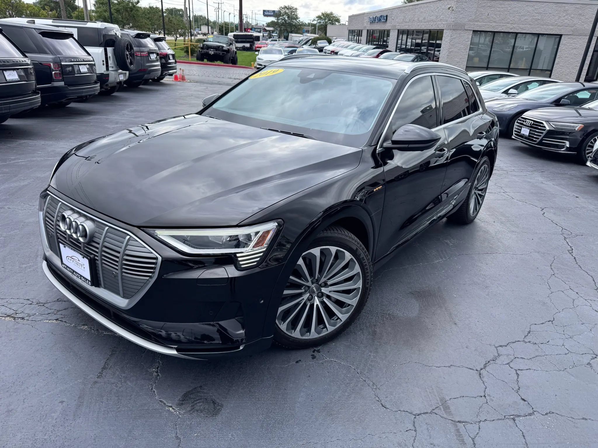 Used 2019 Audi e-tron Prestige w/ Prestige Package AWD/4WD image 1