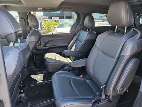 Used 2021 Toyota Sienna XSE w/ XSE Plus Package FWD image 12
