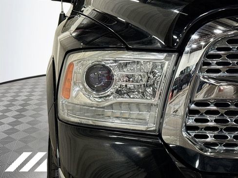 Used 2018 RAM 1500 Laramie w/ Convenience Group AWD/4WD image 19