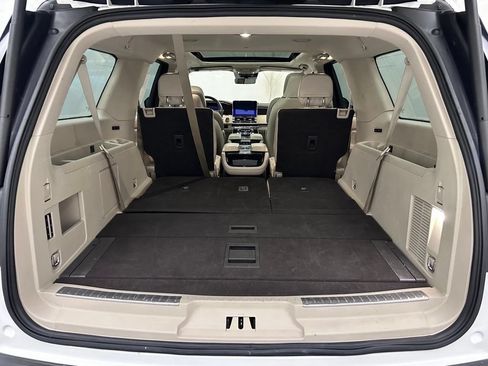 Used 2020 Lincoln Navigator L Reserve w/ Equipment Group 208A Reserve AWD/4WD image 9
