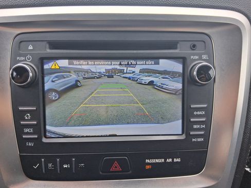 Used 2013 GMC Acadia SLE FWD image 18