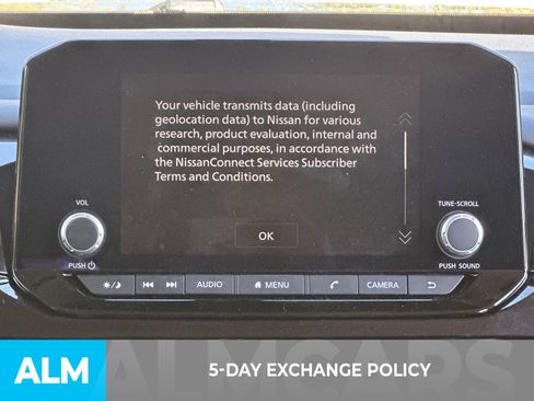 Used 2025 Nissan Pathfinder SV image 4