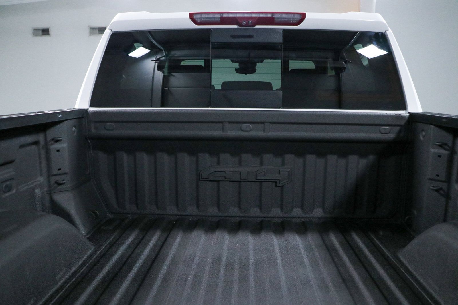 Used 2023 GMC Sierra 1500 AT4 w/ Technology Package AWD/4WD image 32