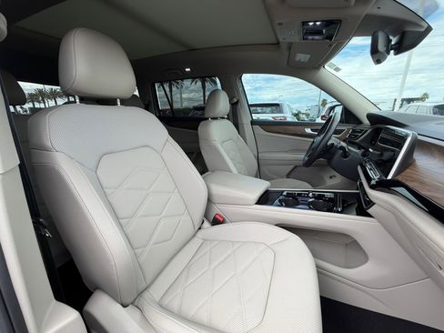 Used 2024 Volkswagen Atlas SE w/ Panoramic Sunroof Package image 19