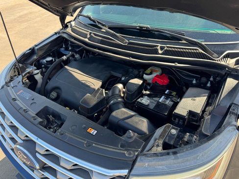Used 2017 Ford Explorer XLT w/ Equipment Group 202A AWD/4WD image 24