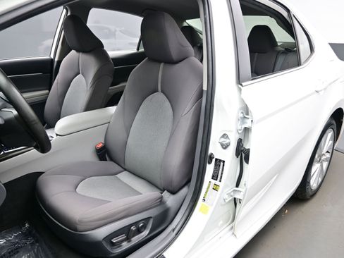 Used 2022 Toyota Camry LE FWD image 12