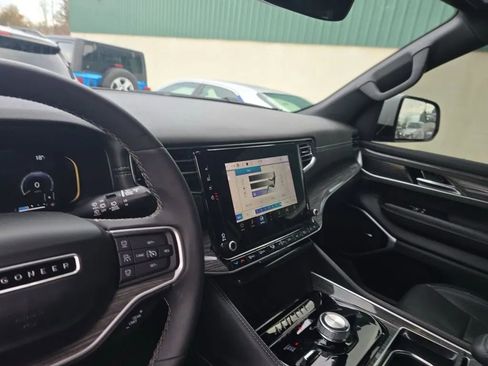 Used 2022 Jeep Wagoneer Series II image 10