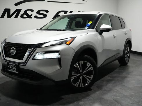 Used 2021 Nissan Rogue SV image 2