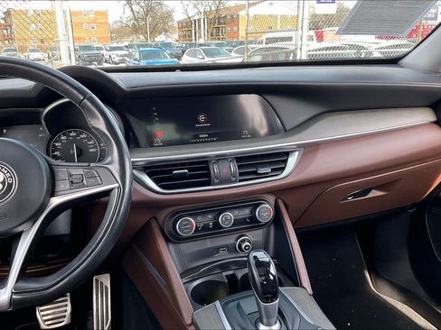 Used 2018 Alfa Romeo Stelvio Ti Lusso image 5