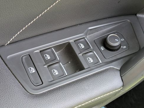 Used 2022 Volkswagen Tiguan SE R-Line FWD image 23