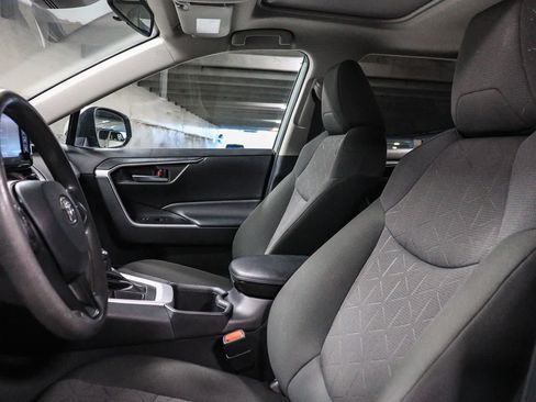 Certified 2022 Toyota RAV4 XLE w/ Convenience Package FWD image 19