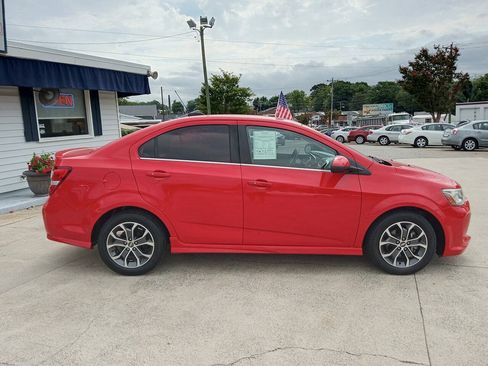Used 2017 Chevrolet Sonic LT w/ Convenience Package FWD image 4