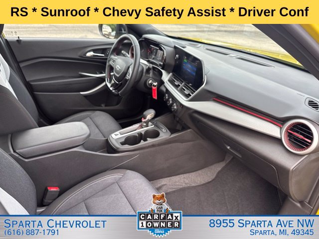 Used 2025 Chevrolet Trax RS w/ Sunroof Package FWD image 28