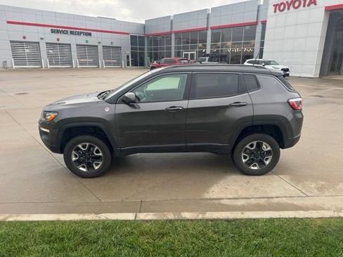 Used 2018 Jeep Compass Trailhawk w/ Leather Interior Group AWD/4WD image 7