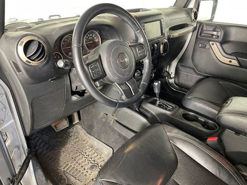 Used 2017 Jeep Wrangler Unlimited Sahara AWD/4WD image 3