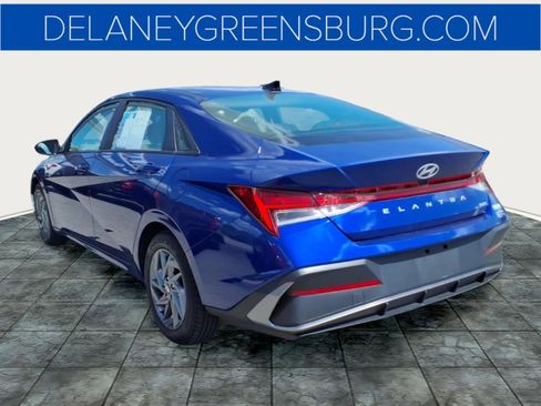Used 2024 Hyundai Elantra Blue FWD image 5