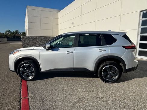 Used 2025 Nissan Rogue SV AWD/4WD image 8