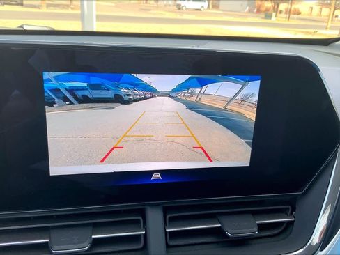 Used 2025 Chevrolet Trax LT w/ LT Convenience Package image 26