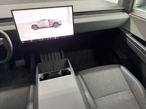 Used 2025 Tesla Cybertruck 2WD Crew Cab image 81