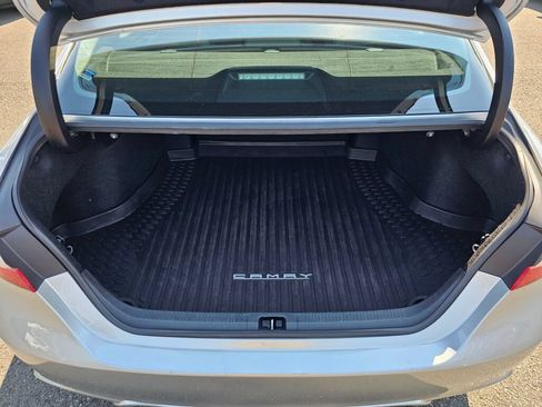 Used 2018 Toyota Camry SE w/ Moonroof Package FWD image 25