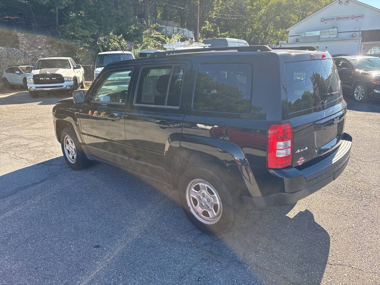 Used 2014 Jeep Patriot Sport w/ Power Value Group AWD/4WD image 4