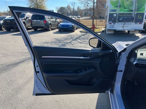 Used 2024 Nissan Altima 2.5 SR image 15