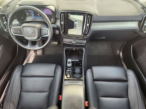 Certified 2025 Volvo XC40 B5 Plus AWD/4WD image 13