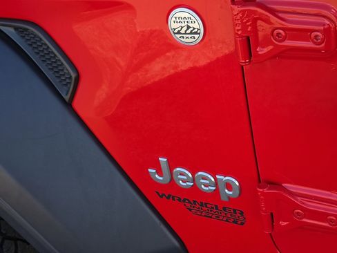 Used 2018 Jeep Wrangler Unlimited Sport AWD/4WD image 9