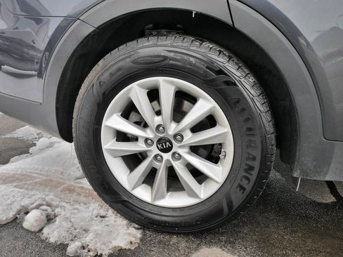 Used 2020 Kia Sorento LX image 9