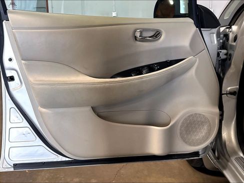 Used 2015 Nissan Leaf SV w/ LED & Quick Charge Package FWD image 24