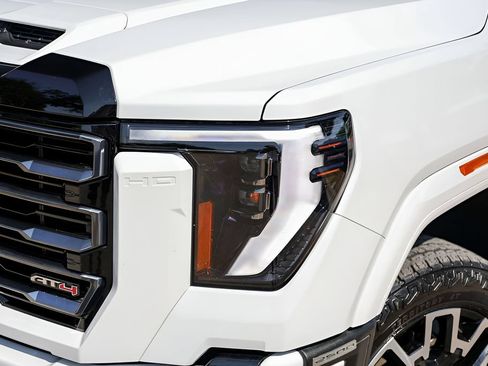 Used 2024 GMC Sierra 2500 AT4 w/ AT4 Premium Plus Package AWD/4WD image 3