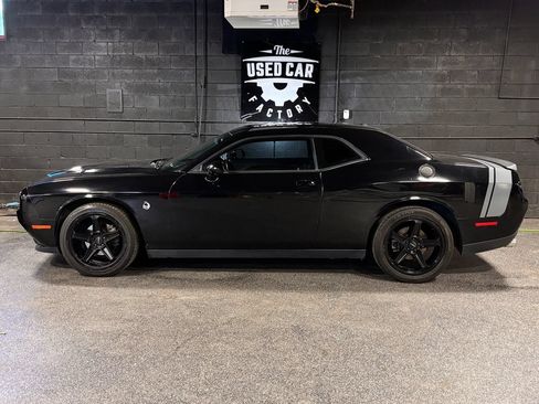 Used 2015 Dodge Challenger SXT RWD image 5