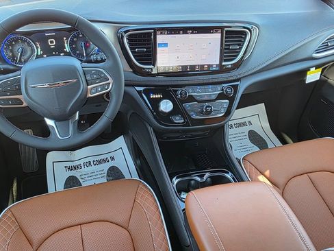 New 2026 Chrysler Pacifica Pinnacle image 27