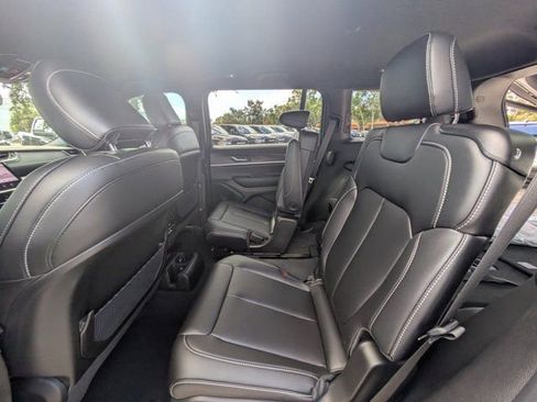 New 2025 Jeep Grand Cherokee L Limited w/ Black Appearance Package AWD/4WD image 12