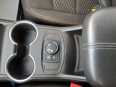 Used 2020 GMC Terrain SLE image 23