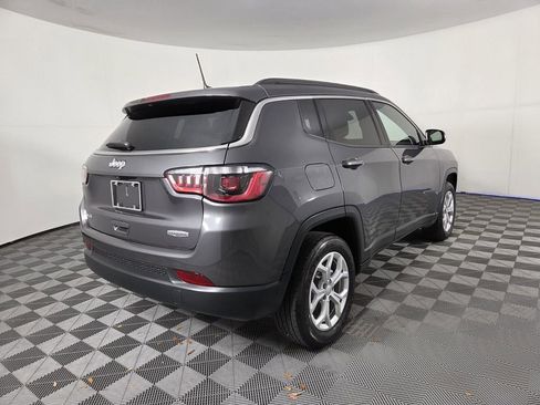 Used 2024 Jeep Compass Latitude AWD/4WD image 5