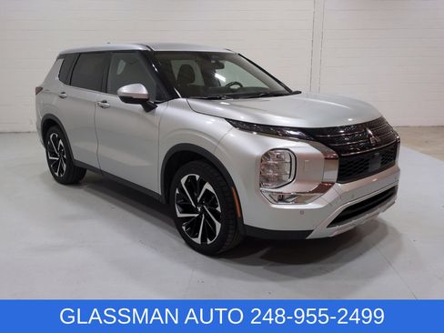 Used 2024 Mitsubishi Outlander SE AWD/4WD image 1