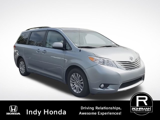 Used 2014 Toyota Sienna XLE FWD image 2