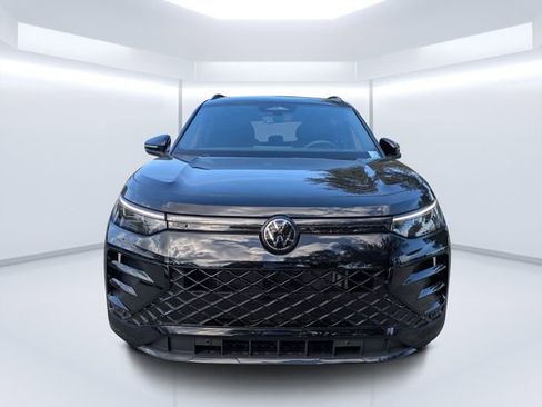 New 2026 Volkswagen Tiguan SE R-Line FWD image 8