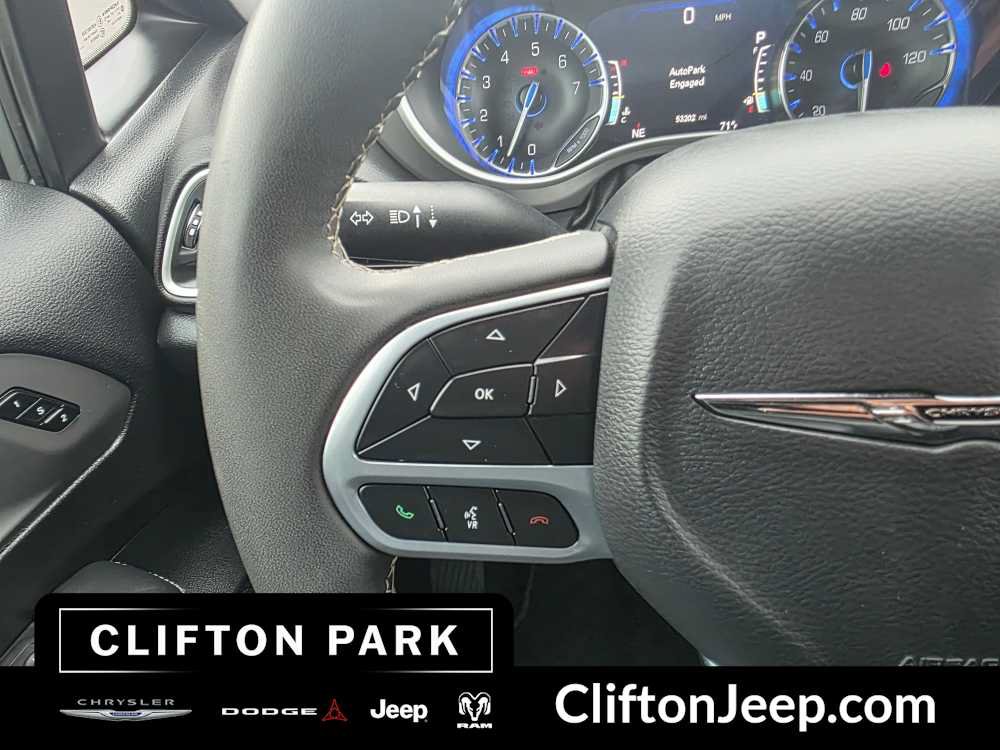 Certified 2025 Chrysler Pacifica Select FWD image 21