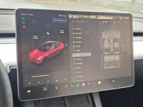 Used 2024 Tesla Model Y Performance image 35