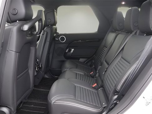 New 2025 Land Rover Discovery S image 13