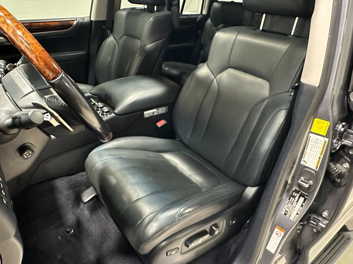 Used 2016 Lexus LX 570 4WD w/ Luxury Package image 35