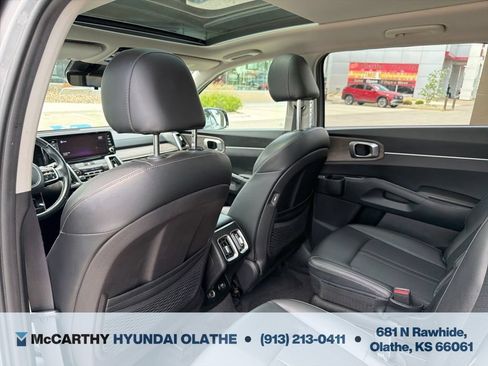 Used 2022 Kia Sorento EX w/ Panoramic Sunroof Package FWD image 23