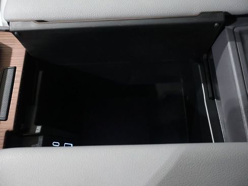 Used 2024 Toyota Sienna XLE image 29