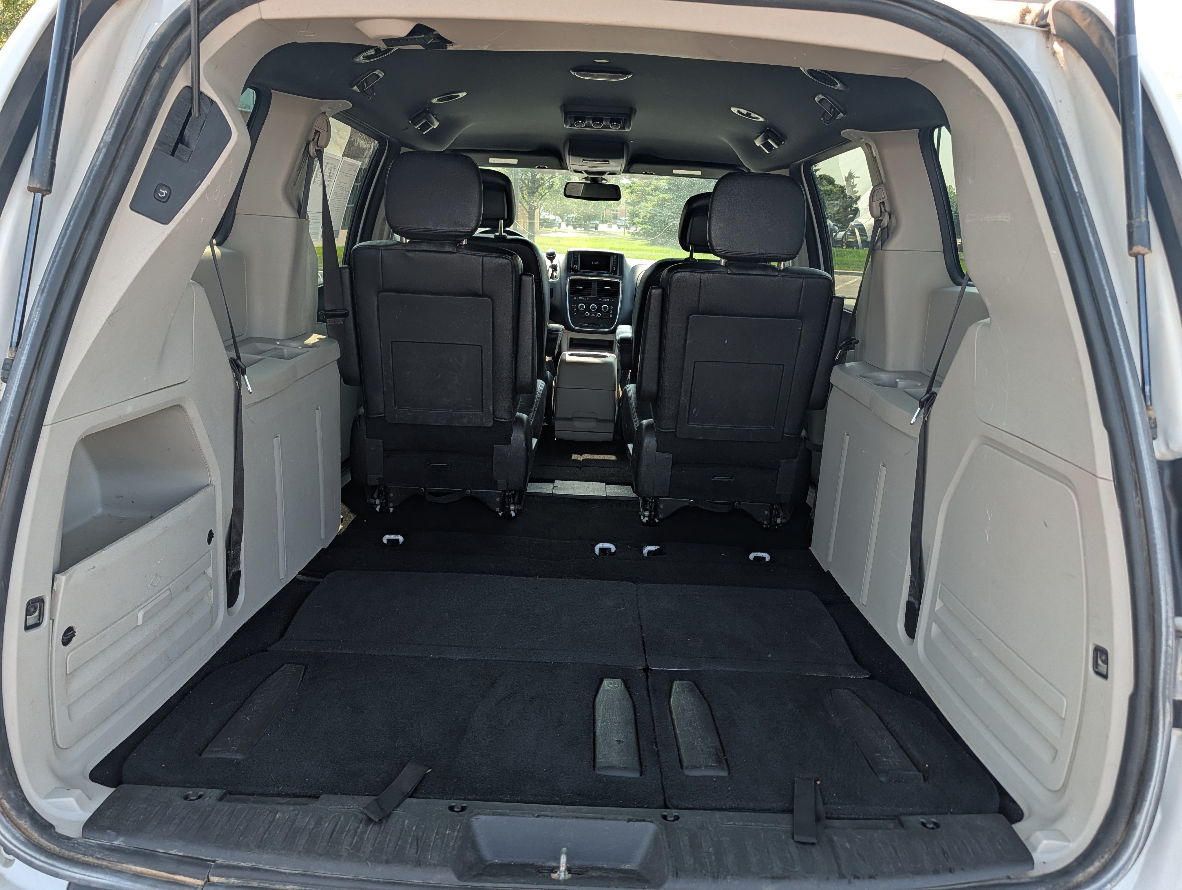 Used 2019 Dodge Grand Caravan SXT FWD image 15