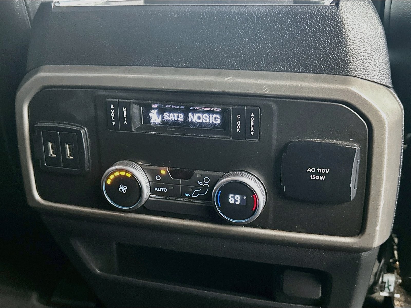 Used 2020 Ford Expedition XLT w/ Equipment Group 202A RWD image 25